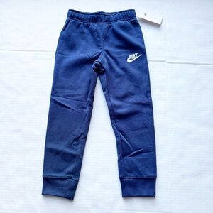 Nike Boy New Sweatpants in Obsidian Blue
NWT size 5-6Y